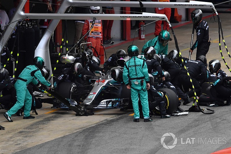 В Pirelli отвергли обвинения в помощи Mercedes