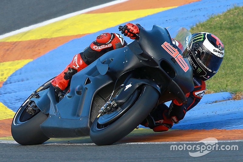 Lorenzo, a un segundo de Márquez tras la primera hora de test