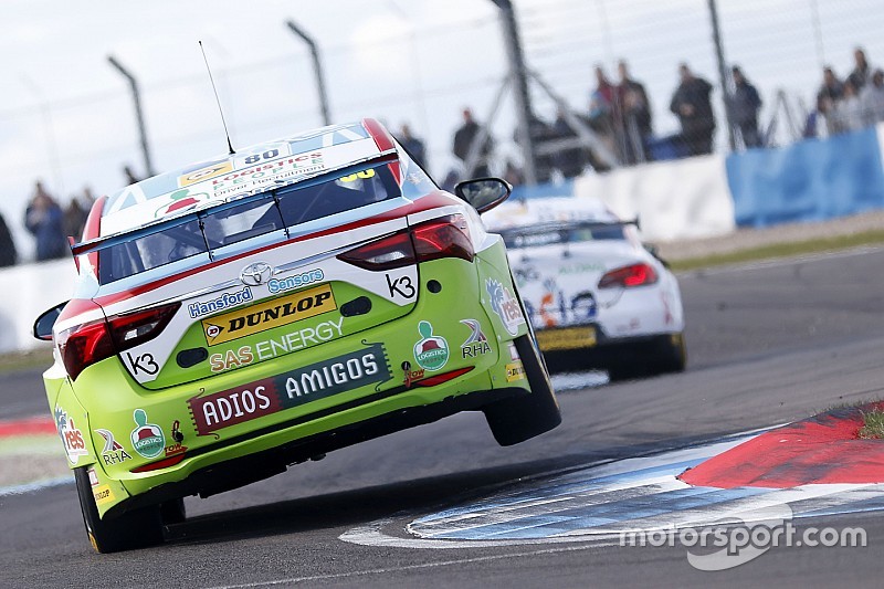 BTCC: Moffat ve Ingram'ın zaferleri, Shedden olayının gölgesinde kaldı