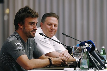 Horner cree que McLaren comete una locura con Alonso en Indy