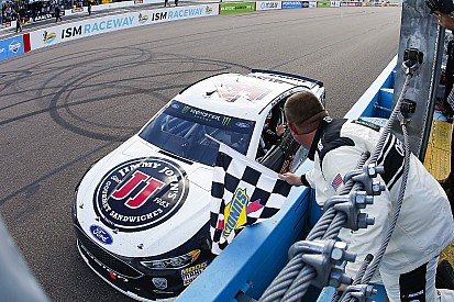 NASCAR Cup Series: Harvick tegaskan dominasi di Phoenix