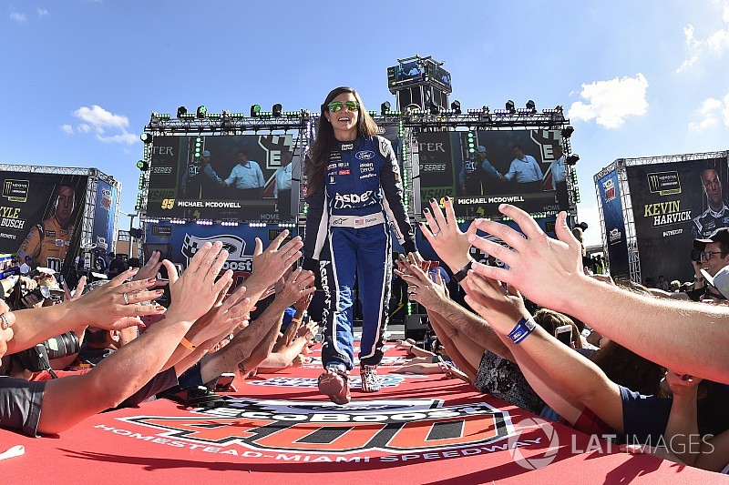 Danica Patrick cierra acuerdo para correr en Daytona 500
