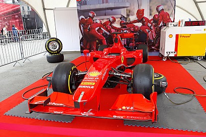 Галерея: Ferrari та запальне шоу від Shell на Подолі