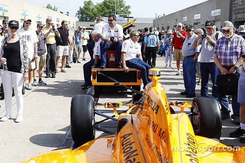 La McLaren conferma che Fernando Alonso farà un test privato in Indycar