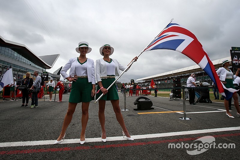 Grid Girls inglesas barbarizam GP da Grã-Bretanha