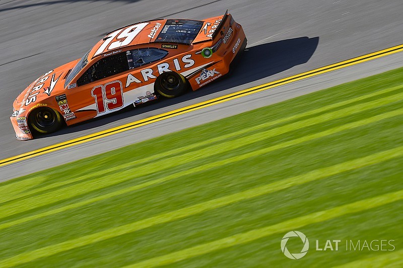 Suárez lidera la tercera práctica para Daytona 500