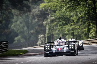 Le Mans 24 Jam: Porsche memegang kendali setelah 4 jam