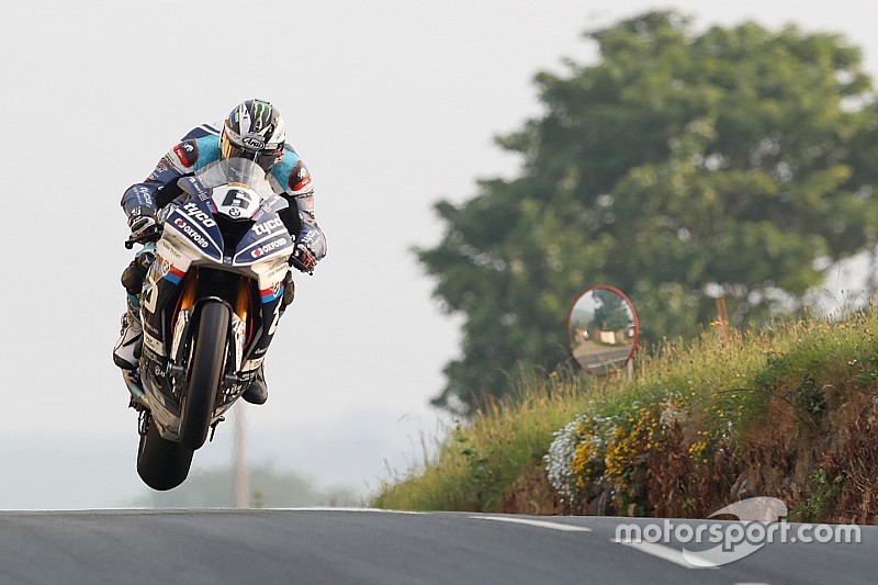Isle of Man TT: Dunlop, Superbike zaferini Kneen'e adadı