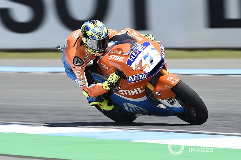 Baldassarri deja sin pole a Márquez por un suspiro