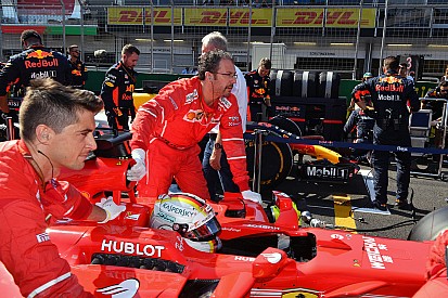Ferrari опинилася під тиском - Хемілтон