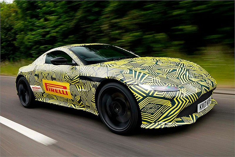 VIDEO: Verstappen probó el nuevo Aston Martin Vantage