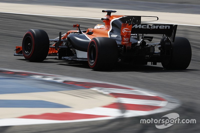 La F1 limitará el 'T wing' y las aletas de tiburón en 2018