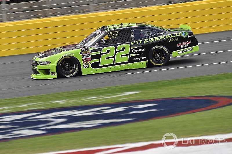 Keselowski supera chuva e adversários em Charlotte