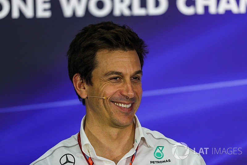 Mercedes warnt Liberty: 2021