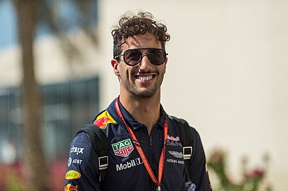 VIDEO: Daniel Ricciardo nos presenta a una "belleza"