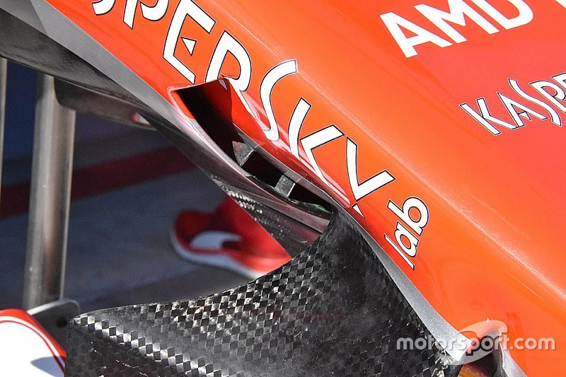 Harapós cápaszáj tátong a Ferrari orrkúpján