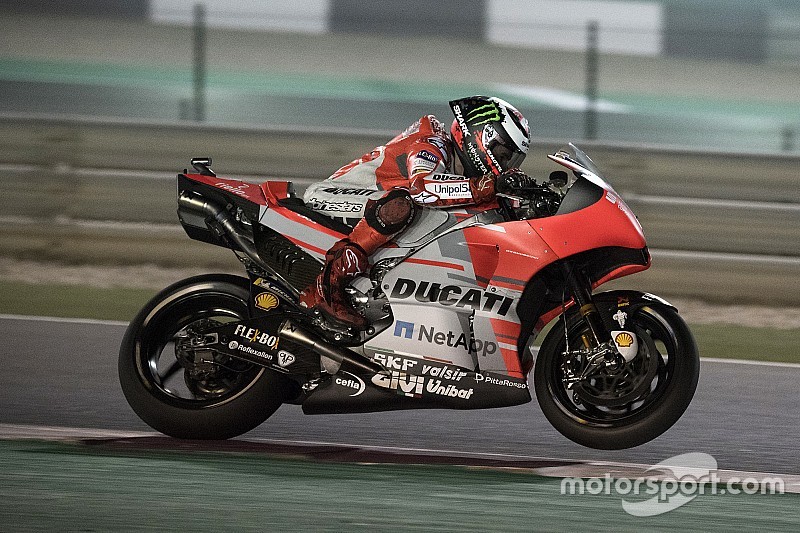 Lorenzo: “Me tiré de la moto para no estrellarme contra el muro”