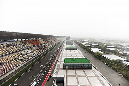 Start tweede vrije training in China zwaar vertraagd door mist