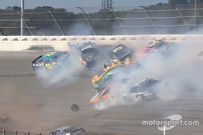 Video: Brokkenrace in Talladega