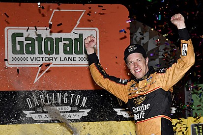 Keselowski aparece no fim e vence primeira do ano