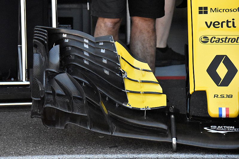 Érdekes koncepciót alkalmaz a Renault az új első szárny esetében