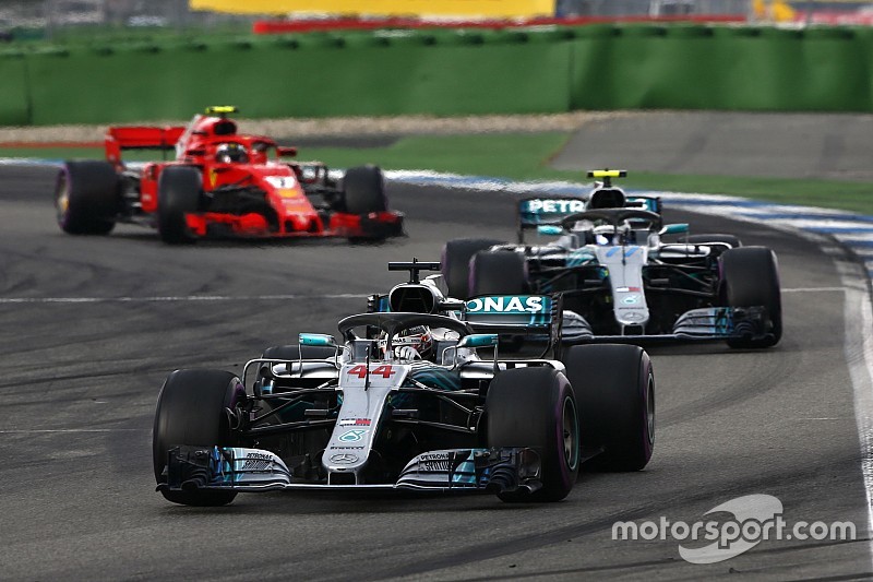 Mercedes explicó por qué ordenó a Bottas que no ataque a Hamilton