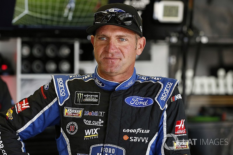 Clint Bowyer rebounds from “confusion” on pit road at Chicagoland