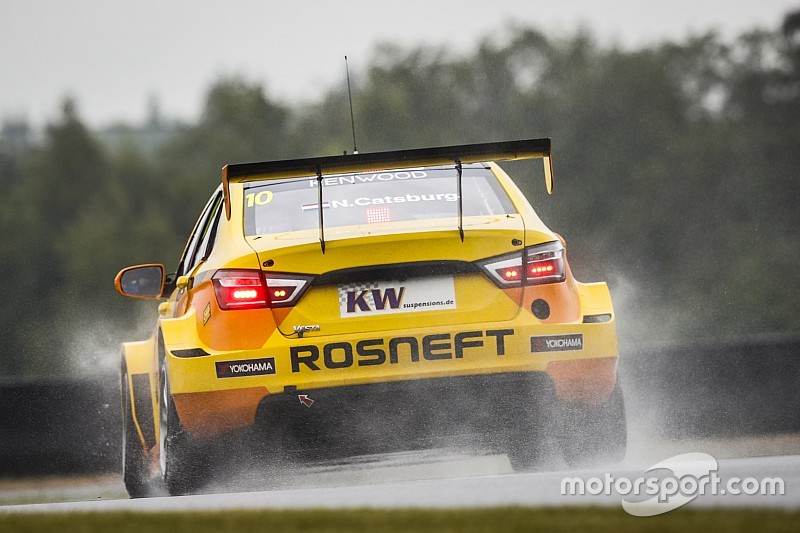 Catsburg lidera un 1-2-3 de Lada 'en casa'