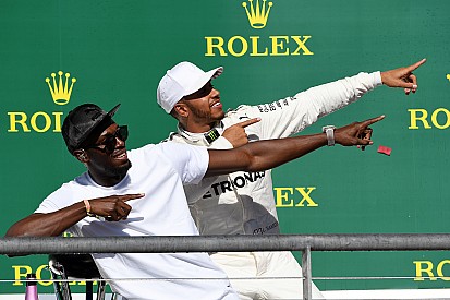 La historia detrás de la foto: Hamilton hace el ‘Lightning Bolt’
