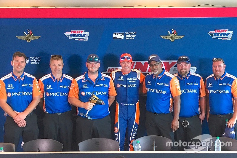 Dixon y su equipo ganan la prueba de pits en Indy 500