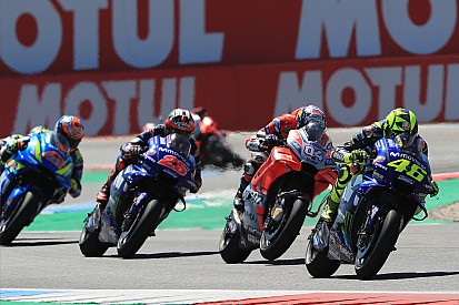 Rossi: Akılsız Dovizioso bana podyuma mal oldu