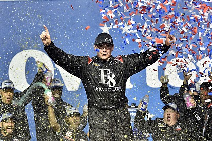 Moffitt earns much-needed win in last-lap pass at Chicagoland