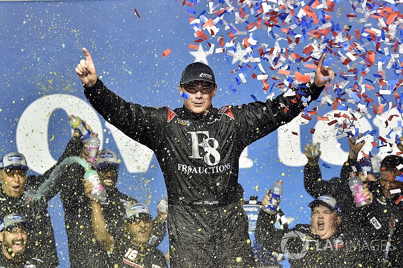 Moffitt earns much-needed win in last-lap pass at Chicagoland