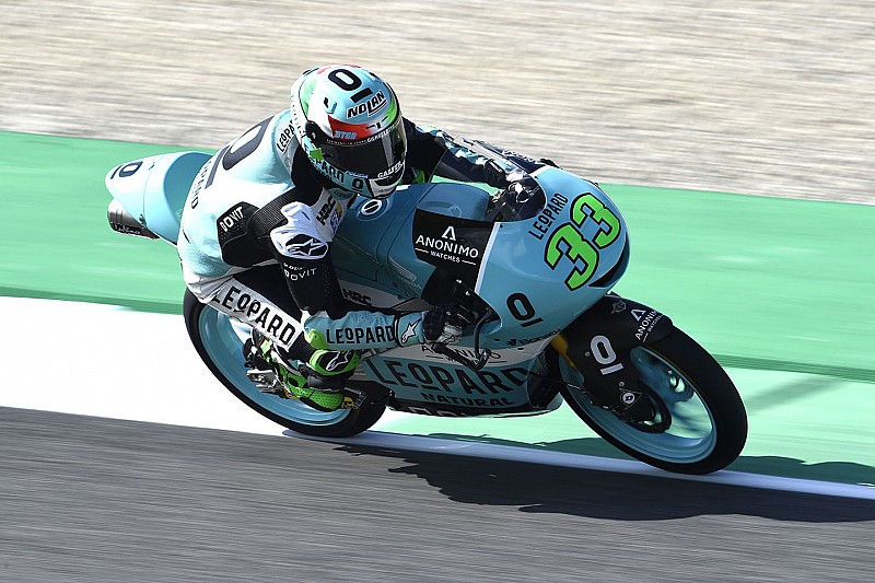 Enea Bastianini torna in pole position in Moto3 dopo un anno e mezzo a Barcellona!