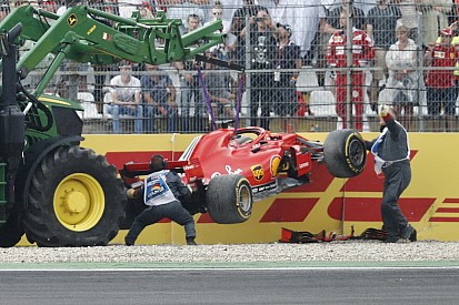 Video: Vettel kaza yaparak yarışa veda ediyor