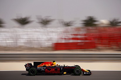 Ricciardo bate a Hamilton en la primera mañana de test en Bahrein