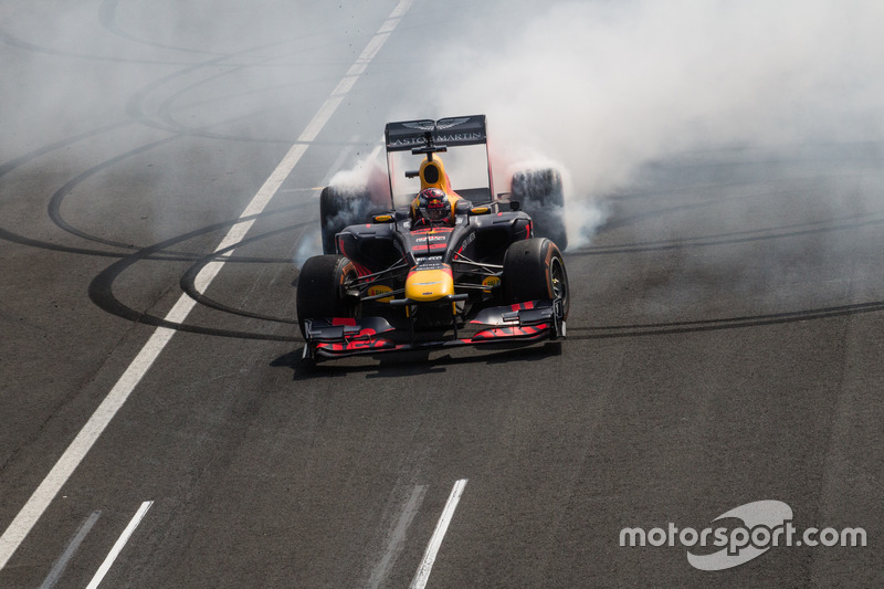 Макс Ферстаппен на гоночних днях за кермом RB8