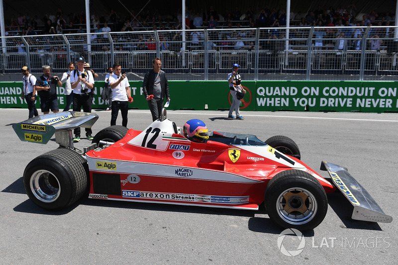 Jacques Villeneuve, babasının 1978 Kanada GP'yi kazandığı Ferrari 312T3'ü sürüyor