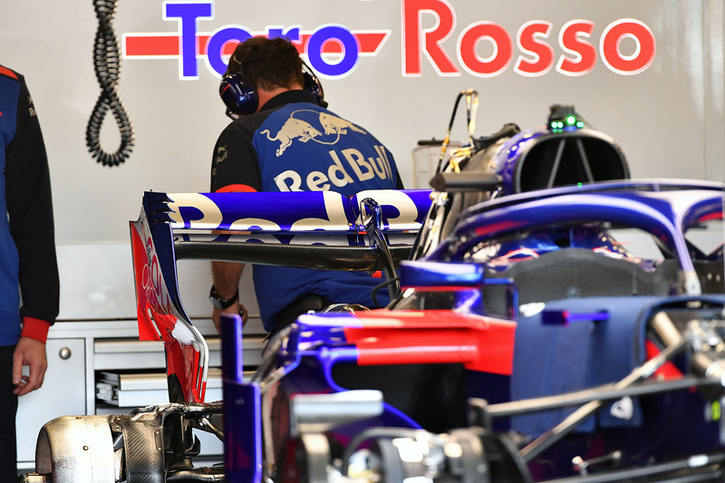 Scuderia Toro Rosso STR13 arka kanat