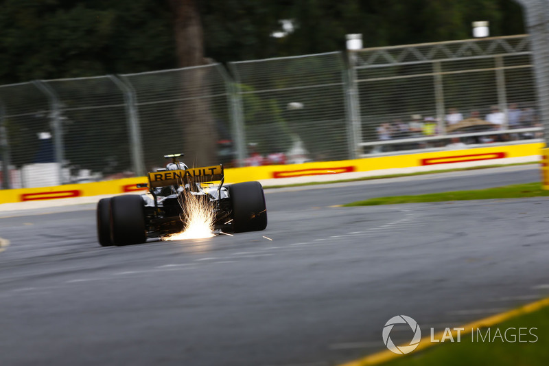 Carlos Sainz Jr., Renault Sport F1 Team R.S. 18., kıvıcımlar saçıyor