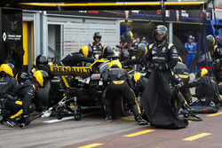 Nico Hulkenberg, Renault Sport F1 Team R.S. 18, pit stop