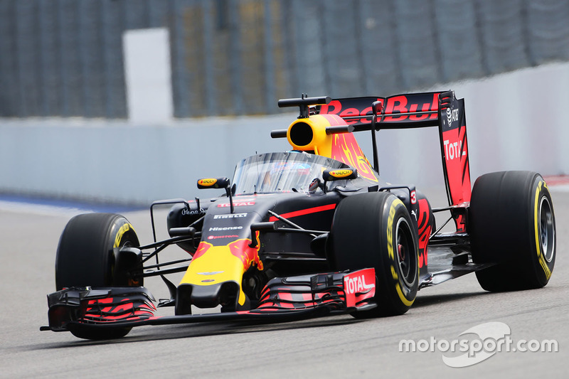 Daniel Ricciardo, Red Bull Racing RB12 met het Aeroscreen