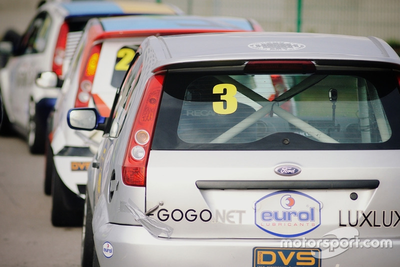 Ранкова черга з Фієст Класу GT Open2 в накопичувачі
