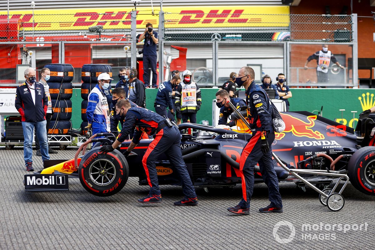 Max Verstappen, Red Bull Racing RB16, arrives on the grid