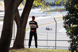 Nico Hülkenberg, Sahara Force India F1 watches the action
