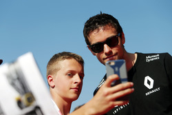 Jolyon Palmer, Renault Sport F1 Team met fans