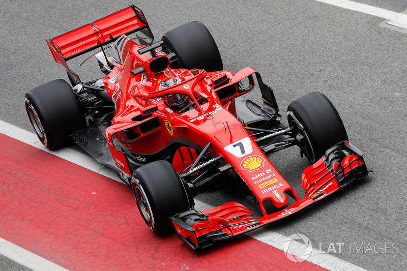 Kimi Raikkonen, Ferrari SF71H, entra ai box