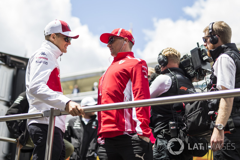 Marcus Ericsson, Sauber and Kimi Raikkonen, Ferrari on the drivers parade