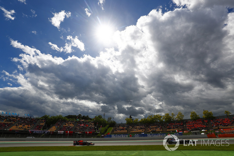 Сергей Сироткин, Williams FW41, и Даниэль Риккардо, Red Bull Racing RB14