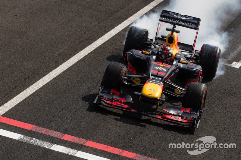 A Red Bull zandvoorti F1-es parádéja
